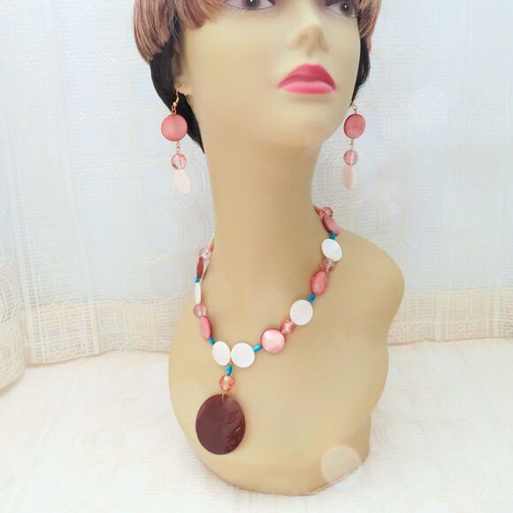 Handmade Mauve and White Jewelry Set, Shell Beaded Necklace and Earrings Casual - Picture 7 of 8